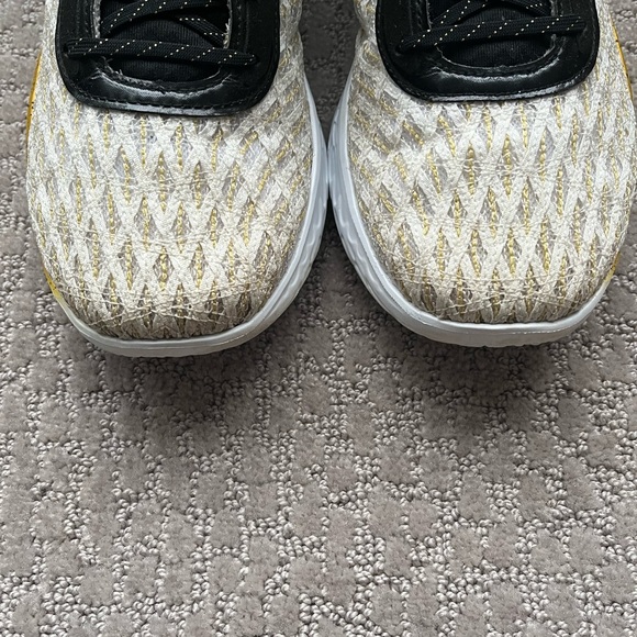 Under Armour Curry Flow Basketball Shoes - Picture 11 of 11